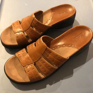 Comfortable Clarks Brown Sandal Ortholite (Sz 7.5)